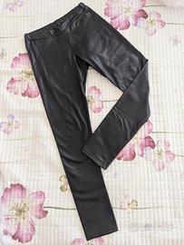 Pantalone in ecopelle nero con micropile
