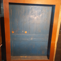 Vecchio armadio da restaurare senza ante