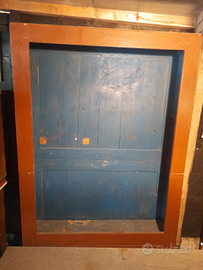 Vecchio armadio da restaurare senza ante