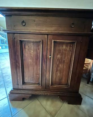 Arredamento credenza con vetrina