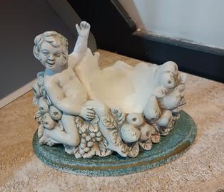 Antica scultura statua Putto in porcellana biscuit