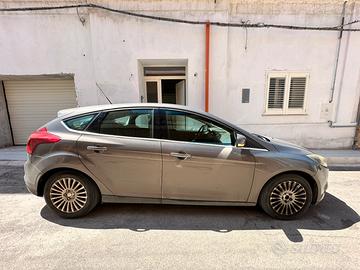 Ford Focus Mk3 con GANCIO DI TRAINO