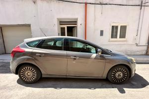 Ford Focus Mk3 con GANCIO DI TRAINO