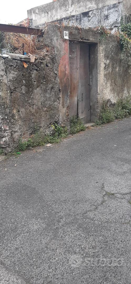 Acireale centro rustico e terreno mq 700 - Vista 2