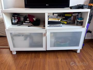Credenza Ikea moderna con ante in vetro satinato