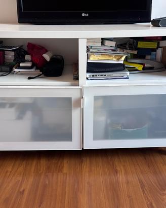 Credenza Ikea moderna con ante in vetro satinato