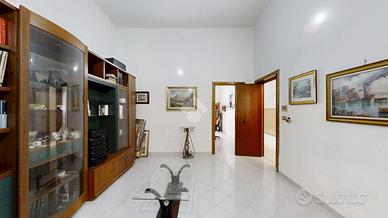 CASA SEMINDIPENDENTE A BRINDISI