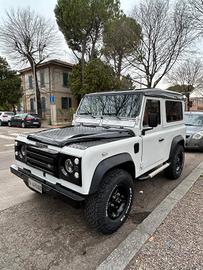 Land Rover 90 Defender