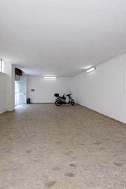 Posti auto e moto al coperto zona stadio