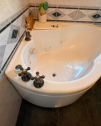 ARREDO BAGNO COMPLETO: VASCA IDROMASSAGGIO + DOPPI