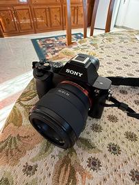 Sony Alpha 7 + obiettivo base 50 mm originale