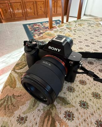 Sony Alpha 7 + obiettivo base 50 mm originale