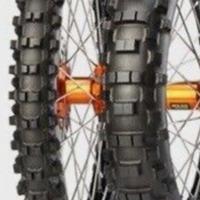 Gomme 90/90/21 e 140/80/18 metzeler