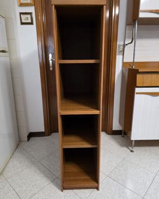 Scaffale verticale salva spazio