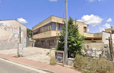 Immobile in asta di 1371 m² con 3 locali e box aut