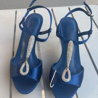 Sandali blu raso con tacco e dettaglio gioiello