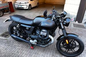 Moto Guzzi V7 III - Stone 2019