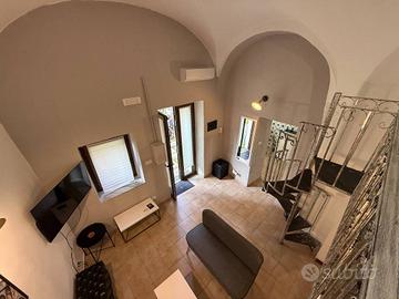 Monovano con Cucina (Via Cava - Via Crociferi)