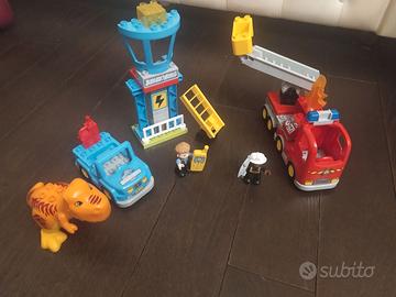 LEGO DUPLO La torre del T. rex + Camion Pompieri