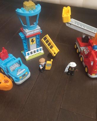 LEGO DUPLO La torre del T. rex + Camion Pompieri