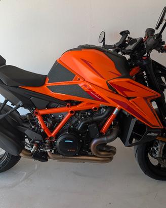 KTM Superduke 1390 r 