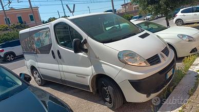 Renault trafic autocarro trasporto cose e person