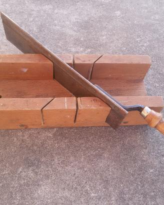 SQUADRATRICE in legno con seghetto "vintage"