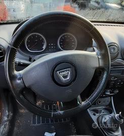 DACIA DUSTER 2012 - VOLANTE
