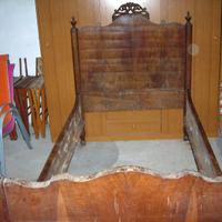 VECCHIO LETTO SINGOLO IN LEGNO