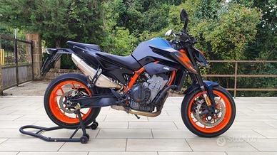 Moto KTM Duke 890 R
