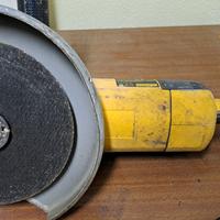 Smerigliatrice e trapano tasselatore