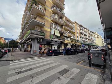 NEGOZIO A NAPOLI