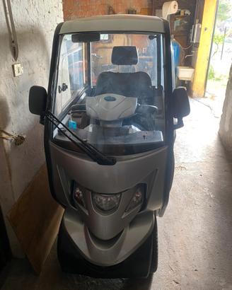 Carrozzina elettrica disabili
