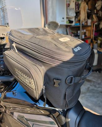 Borsa da serbatoio TanklockED estensibile per moto