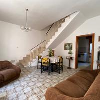 Suni: casa indipendente con box auto