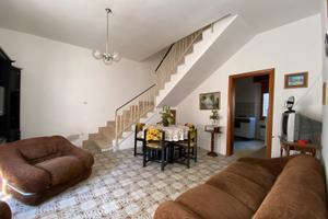 Suni: casa indipendente con box auto