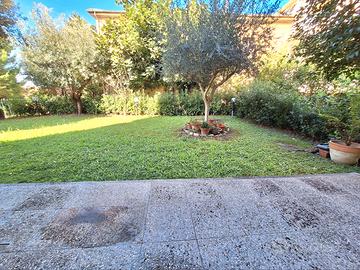 Osimo - trilocale con giardino
