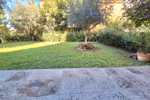 Osimo - trilocale con giardino