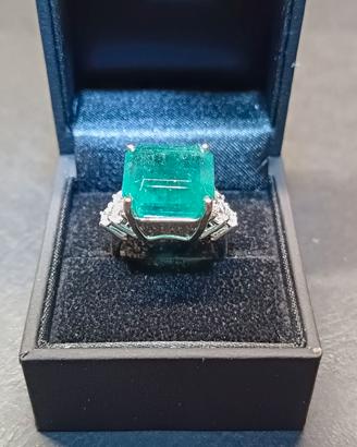 Anello in Oro bianco 14 ct con Smeraldo da 17 ct