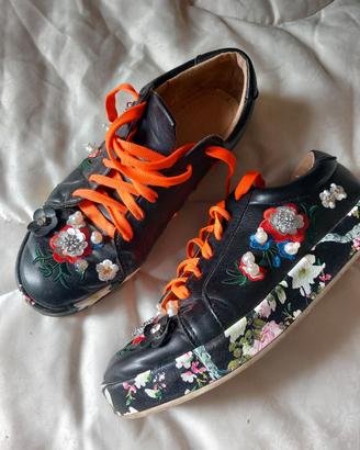 scarpe stringate con strass e ricami