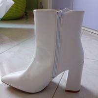 stivaletto con tacco 