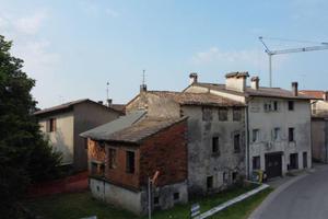Rustico / Casale di 240 m² con 3 locali a Romano d