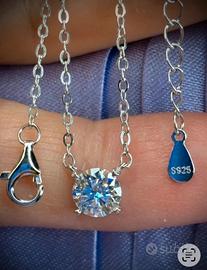 Collana con punto luce argento e moissanite