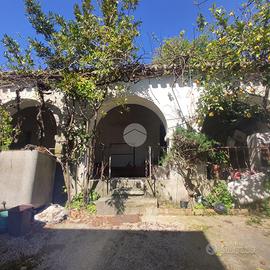 CASA DI CORTE A SAN BASILIO