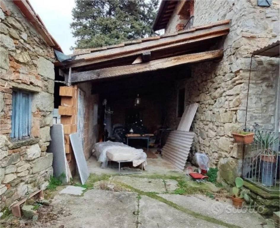 Immobile in asta di 132 m² con più di 5 locali a R - Vista 3