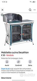 Mobiletto con ripiani 