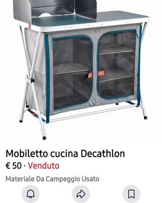 Mobiletto con ripiani 