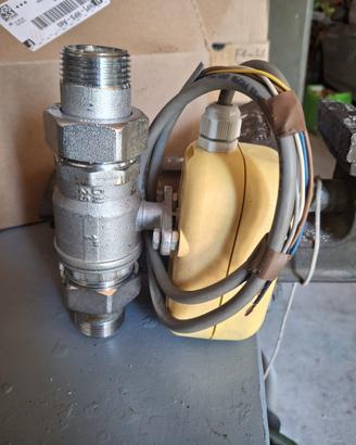Valvola mototrizzata1'' +puffer 1000 lt