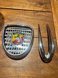 Mascherina con logo Abarth e rondinella per cofano