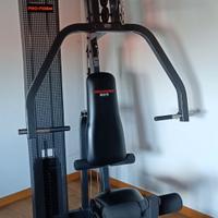 PALESTRA MULTIFUNZIONE PER L'ALLENAMENTO.